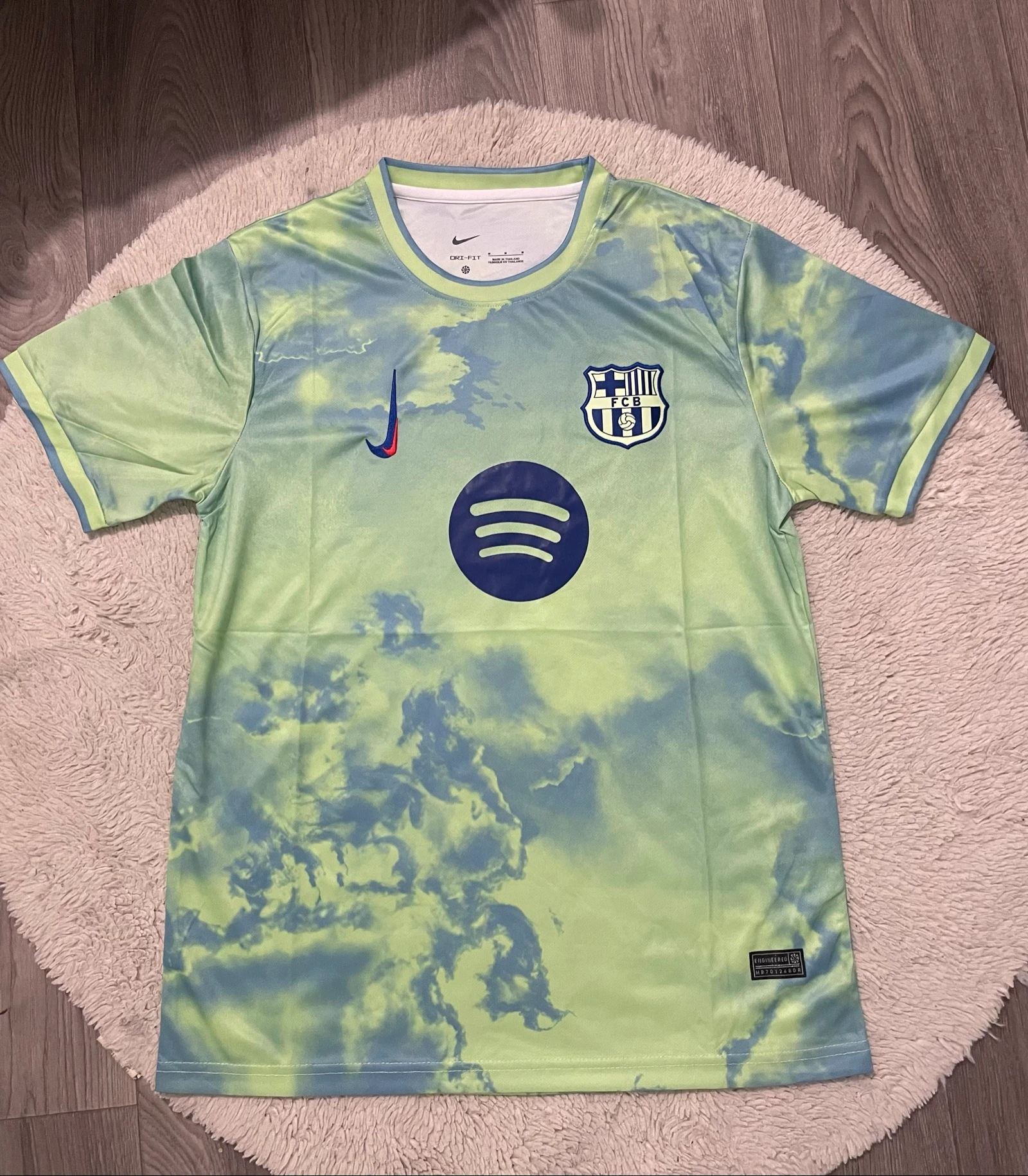 maillot de foot football barcelone vert clair menthe nuage taille M nike spotify